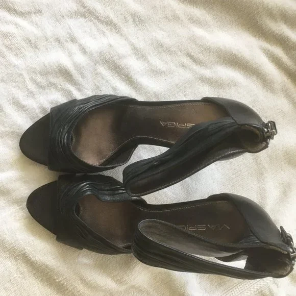 Sandals - Picture 2 of 4